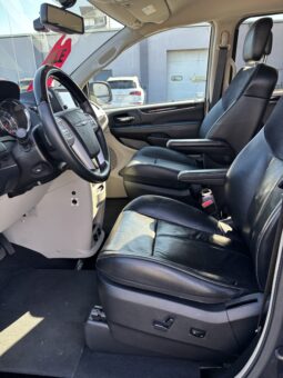 
										2014 Chrysler Town & Country Limited Wheelchair Van full									