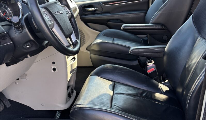 
								2014 Chrysler Town & Country Limited Wheelchair Van full									