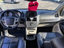 
										2014 Chrysler Town & Country Limited Wheelchair Van full									