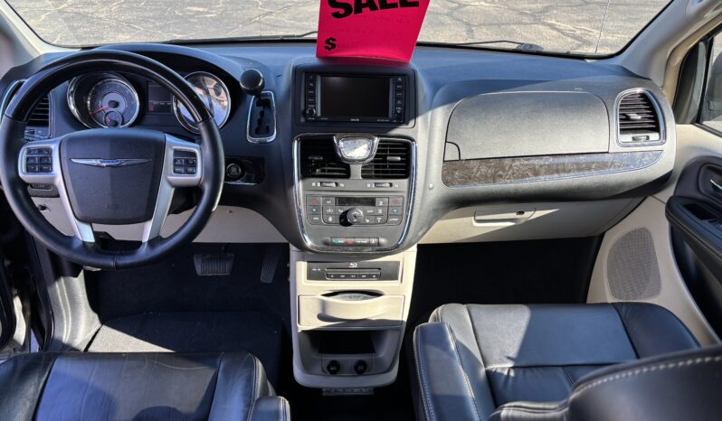 
								2014 Chrysler Town & Country Limited Wheelchair Van full									