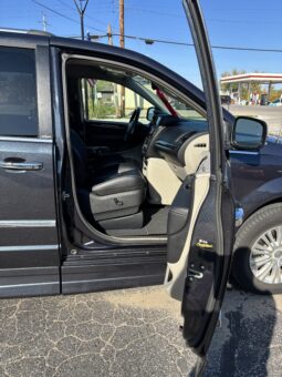 
										2014 Chrysler Town & Country Limited Wheelchair Van full									