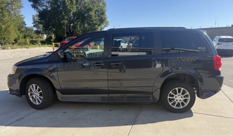 
								2013 Dodge Grand Caravan R/T Wheelchair Van full									
