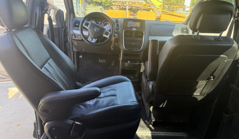 
								2013 Dodge Grand Caravan R/T Wheelchair Van full									