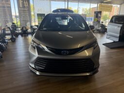 
										2025 Toyota Sienna Limited Hybrid Wheelchair Van full									