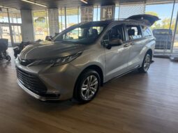 
										2025 Toyota Sienna Limited Hybrid Wheelchair Van full									