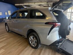 
										2025 Toyota Sienna Limited Hybrid Wheelchair Van full									