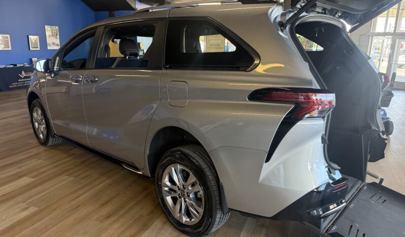 
								2025 Toyota Sienna Limited Hybrid Wheelchair Van full									