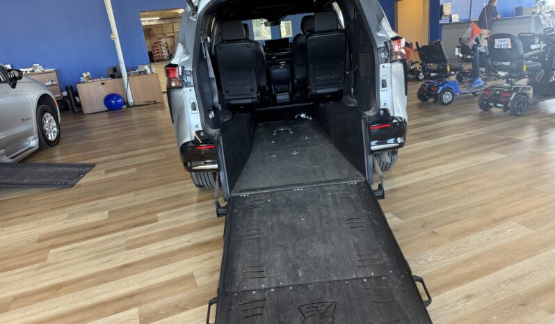 
								2025 Toyota Sienna Limited Hybrid Wheelchair Van full									