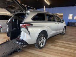 
										2025 Toyota Sienna Limited Hybrid Wheelchair Van full									