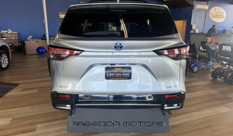 
								2025 Toyota Sienna Limited Hybrid Wheelchair Van full									