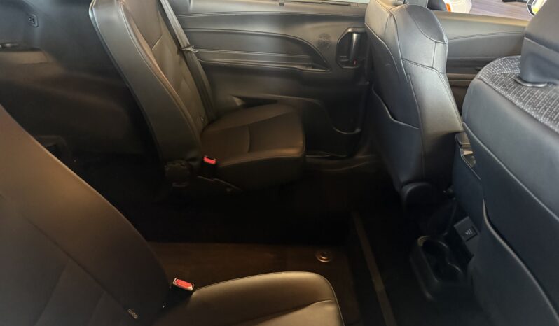 
								2025 Toyota Sienna Limited Hybrid Wheelchair Van full									